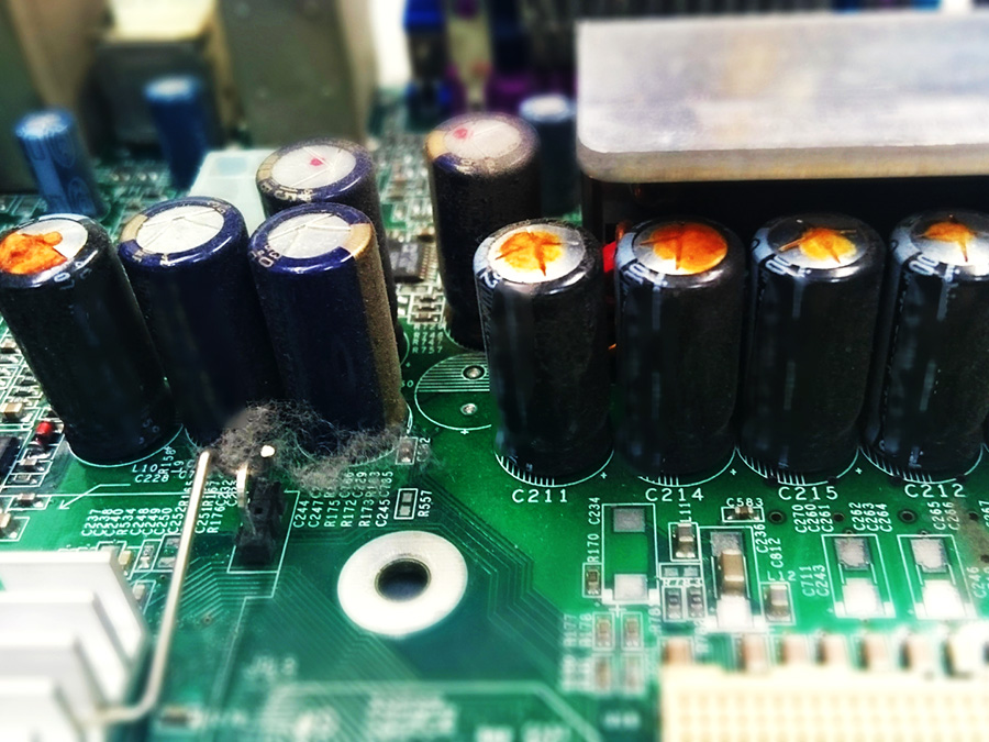 【産業用PC】電解コンデンサーの寿命と故障