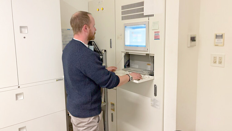 施設の空調システムを管理している装置