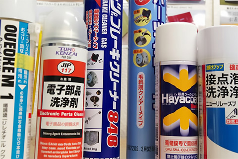 専用の薬品を使い、接点の酸化膜を徹底的に洗浄